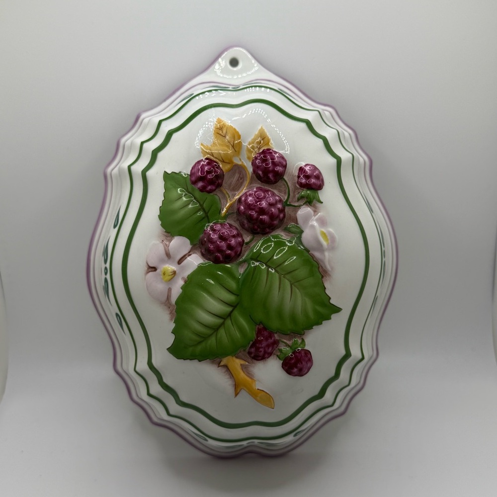 Floral and Berry Wall Plaque cordon bleu